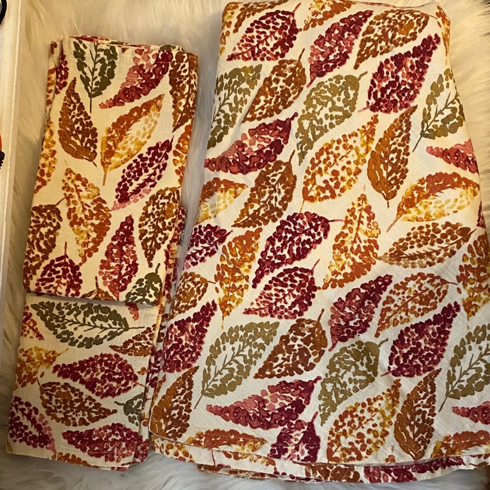Leaf Round tablecloth w/2pc-napkins